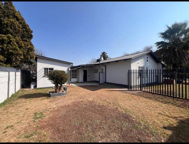 4 BEDROOM HOUSE FOR SALE IN WYCHWOOD